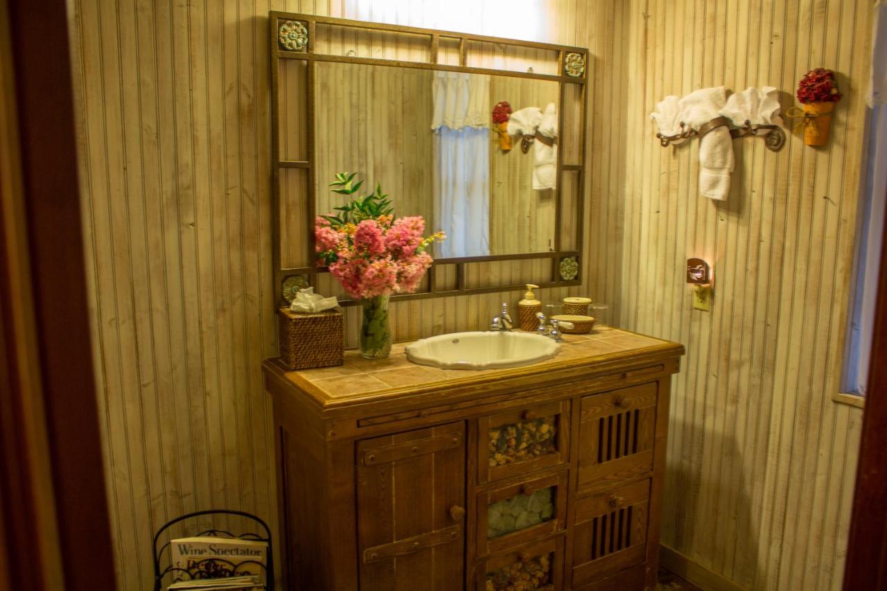 King Studio at Adobe Village Inn