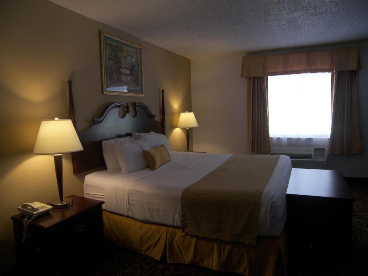 King Room - Non-Smoking at Baymont by Wyndham Mount Vernon Renfro Valley