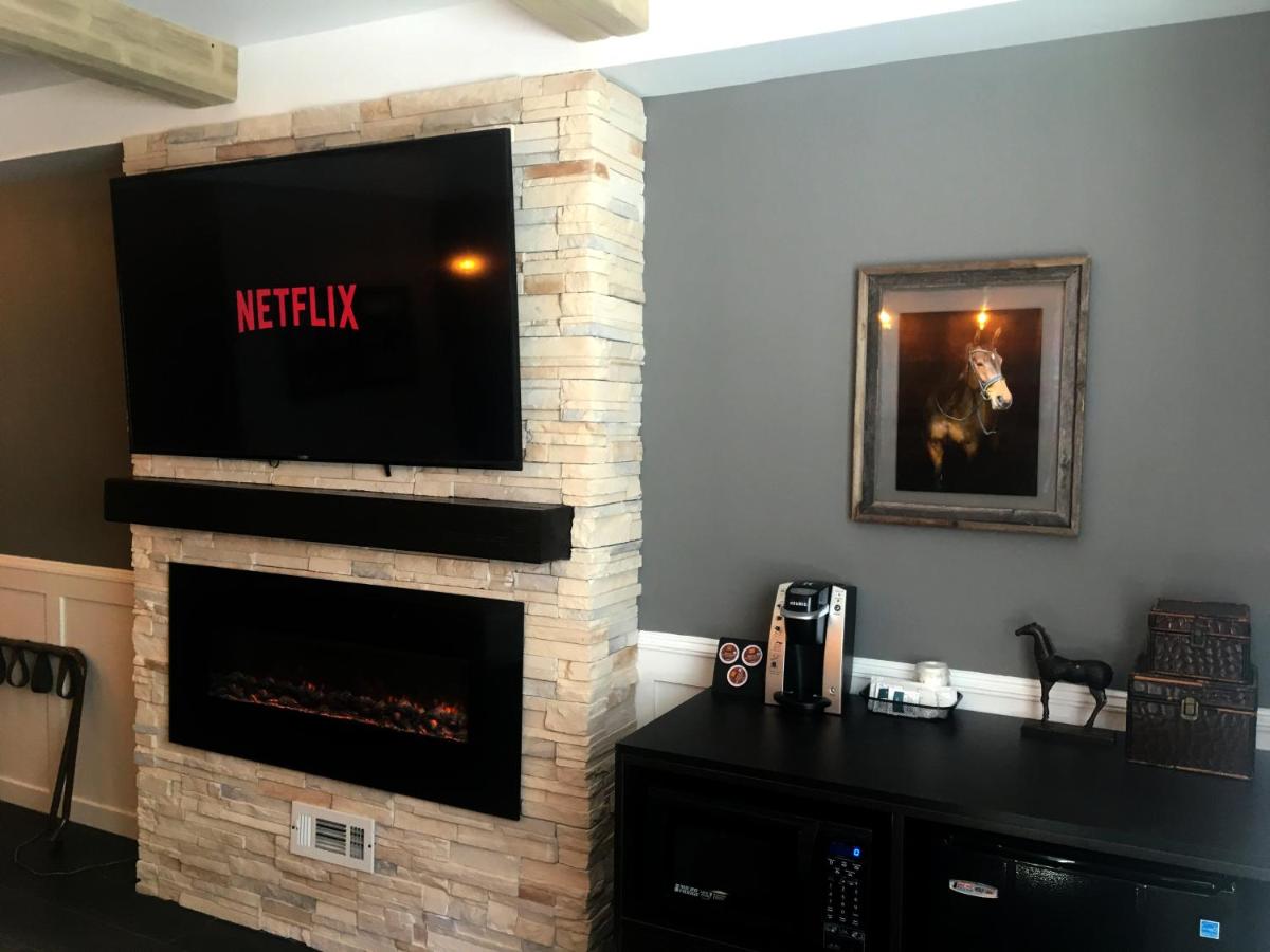 King Suite at Cedar Stables Inn and Suites