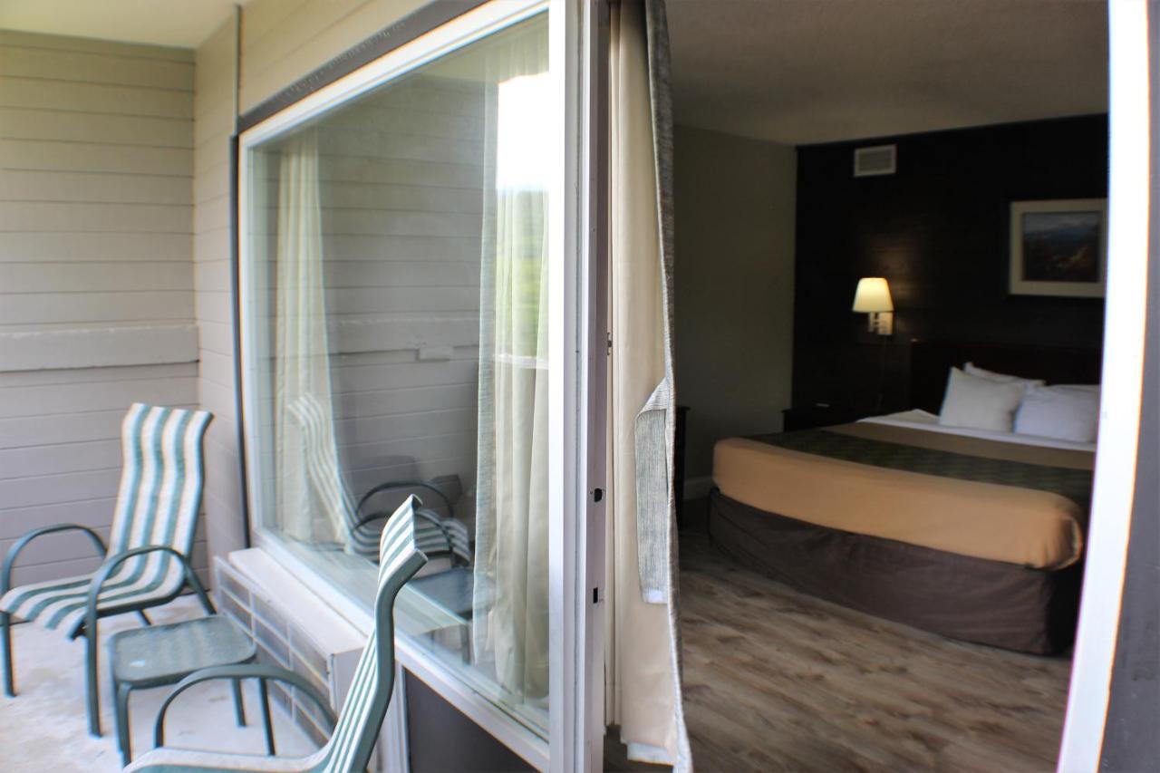Standard King Room at Fabulous Chalet Inn