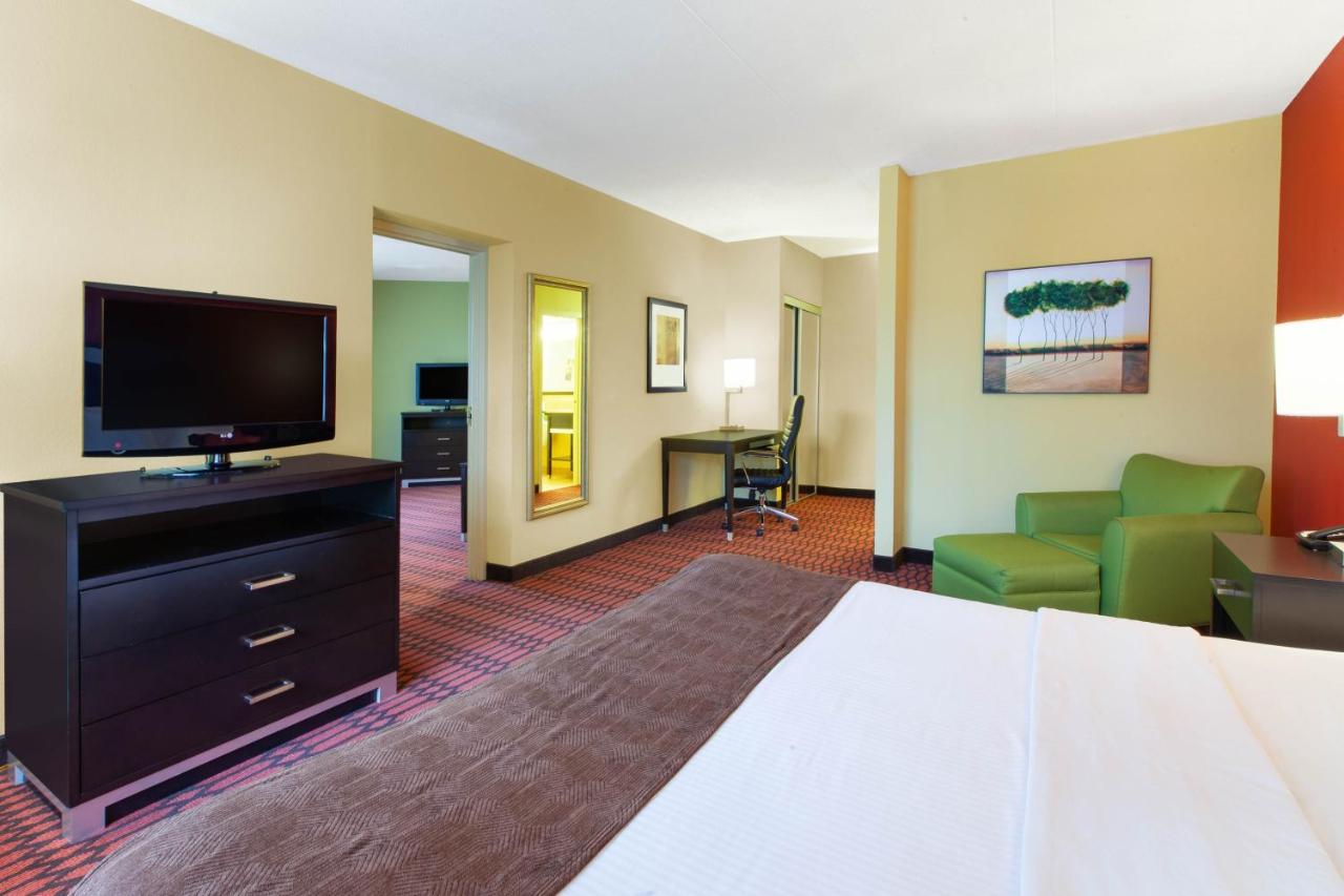 King Suite - Non-Smoking at Baymont by Wyndham Harrisburg