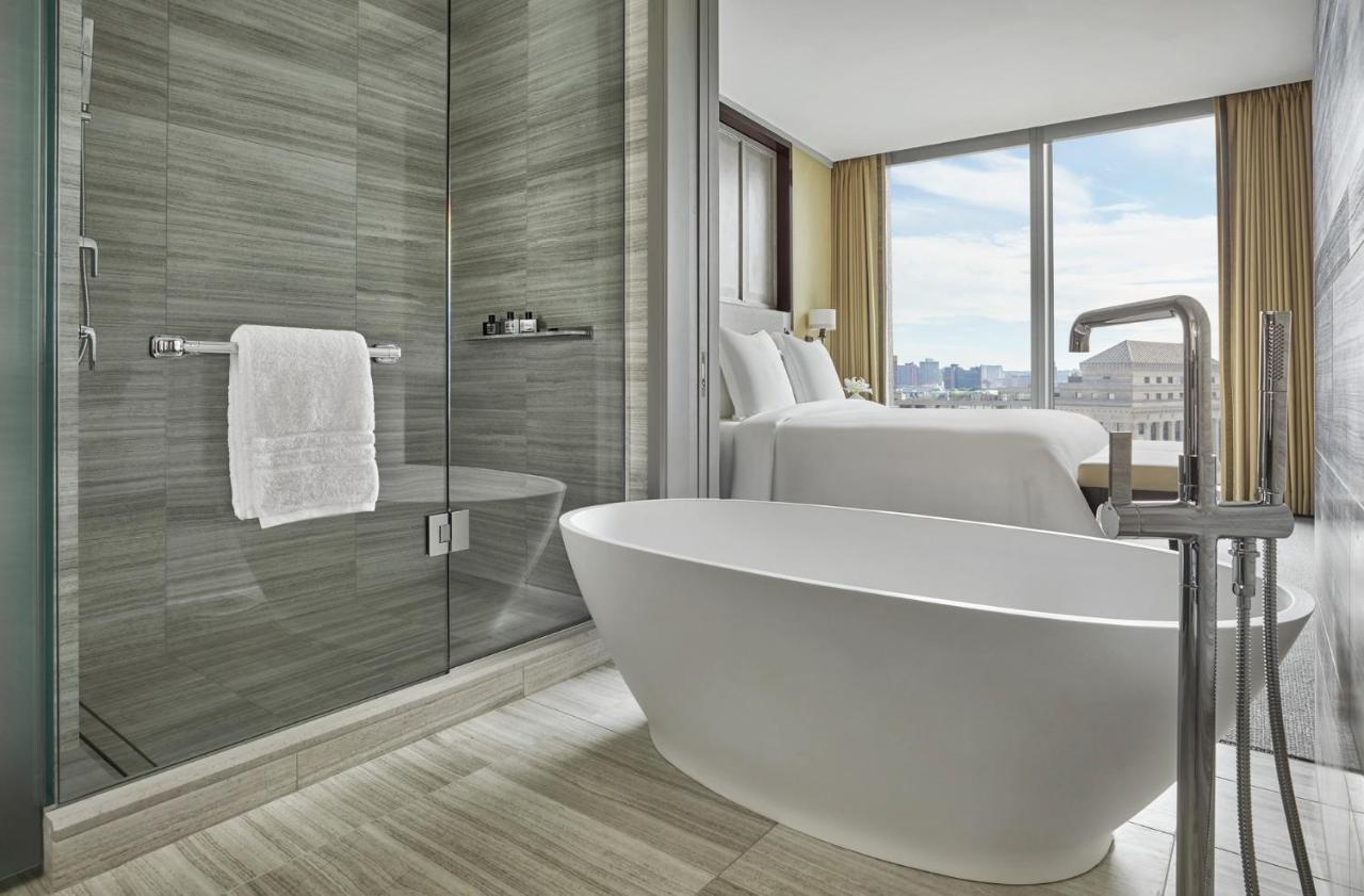 Executive Suite at Four Seasons Hotel One Dalton Street, Boston