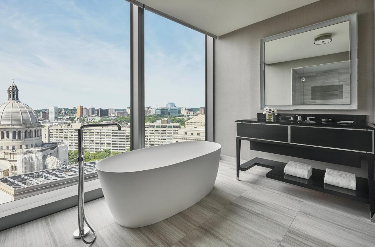 Back Bay Corner King Suite at Four Seasons Hotel One Dalton Street, Boston