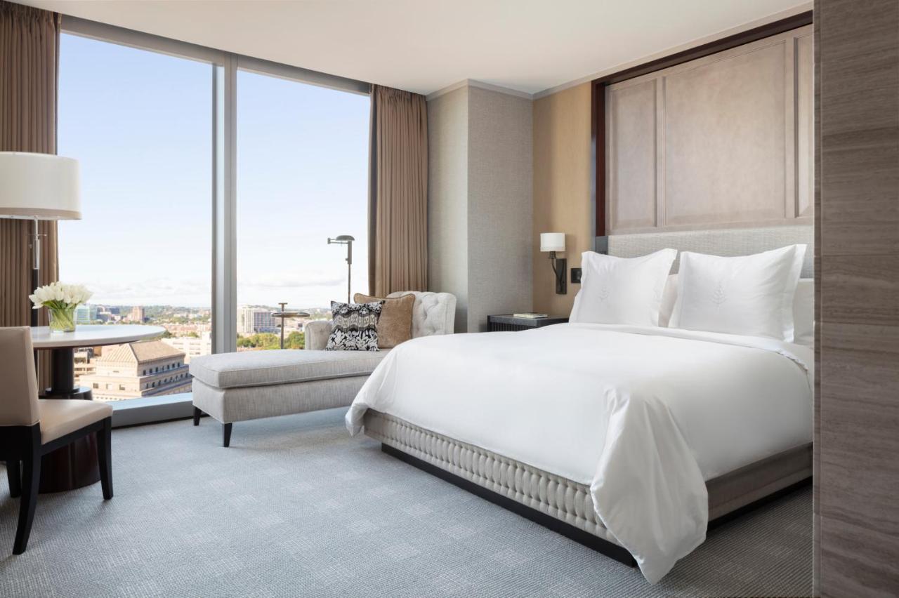 Deluxe King Room - Accessible at Four Seasons Hotel One Dalton Street, Boston