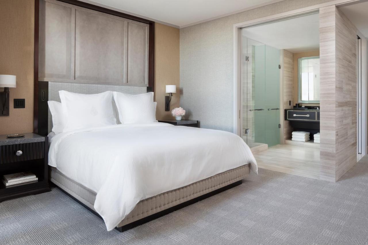 Superior King Room at Four Seasons Hotel One Dalton Street, Boston