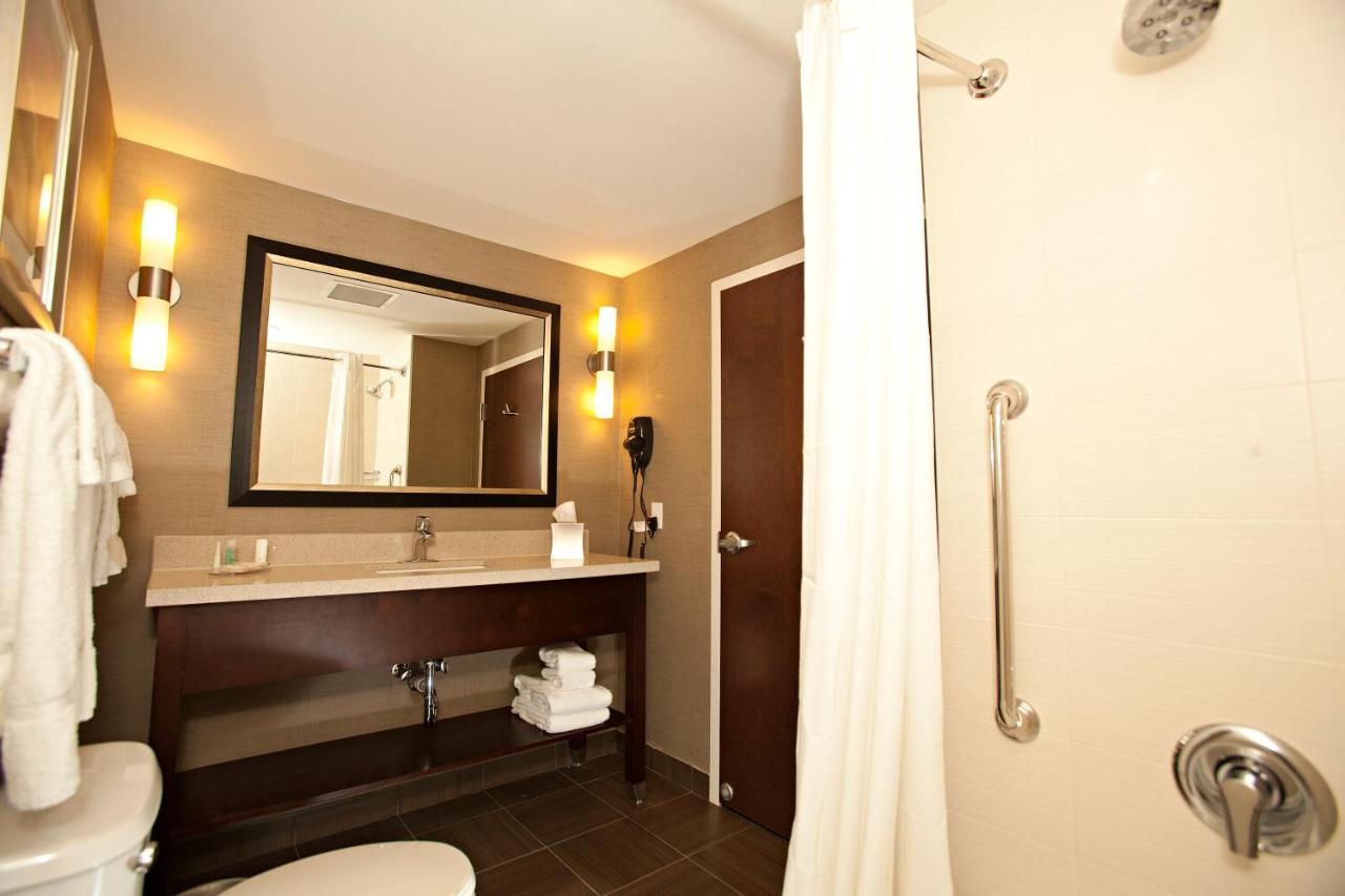 Queen Suite with Two Queen Beds at Comfort Suites Miami Airport North