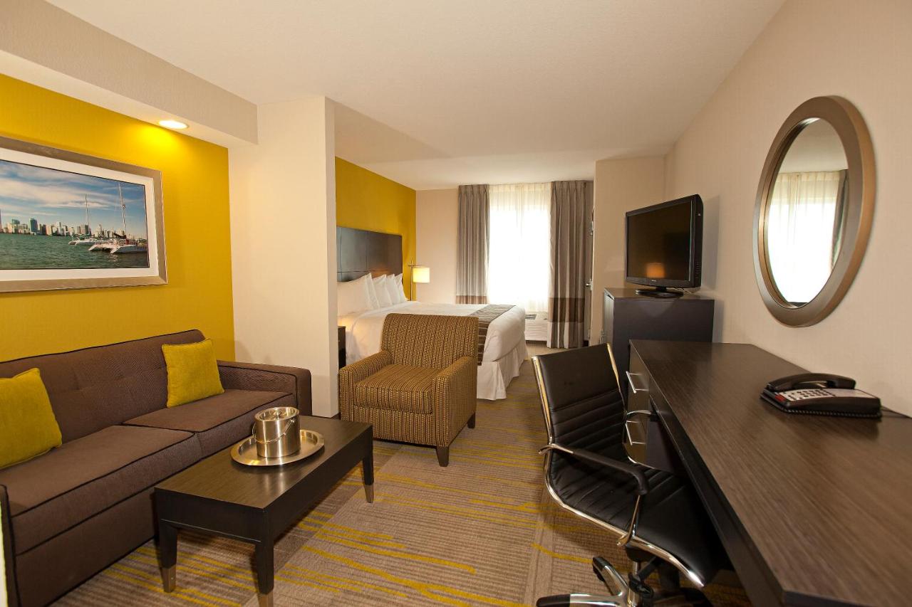 Queen Suite with Two Queen Beds at Comfort Suites Miami Airport North
