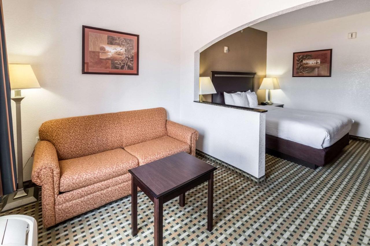 Queen Suite - Non-Smoking at Quality Suites Burleson - Ft. Worth