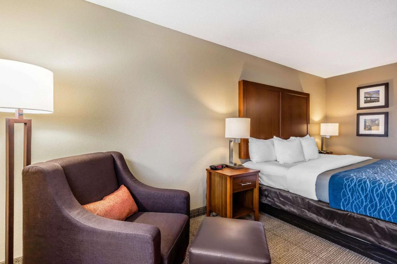 King Room - Mobility Accessible - Non-Smoking at Comfort Inn & Suites Airport - American Way