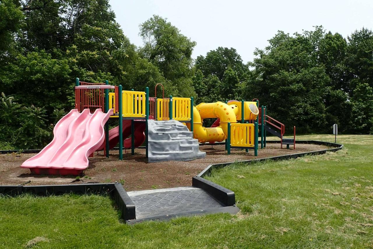 Ramada by Wyndham Levittown Bucks County