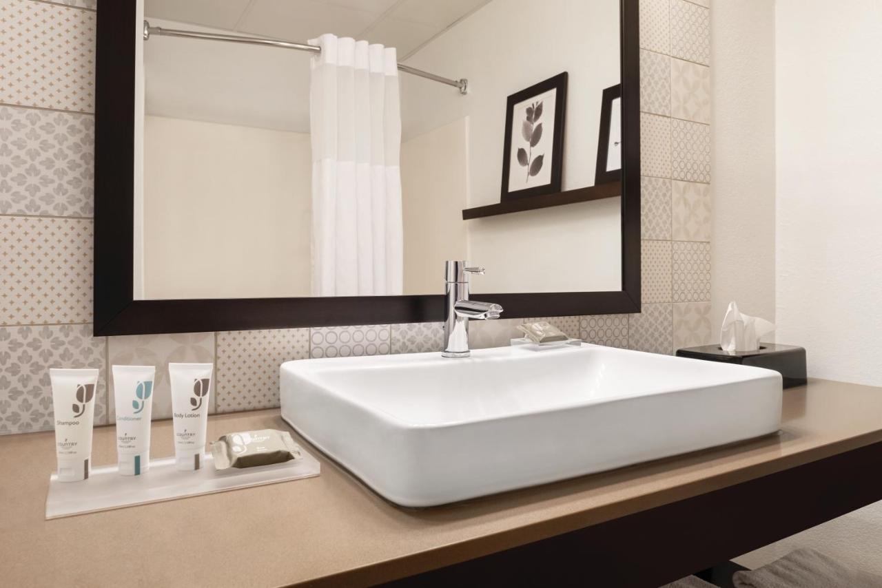 King Room - Disability Access/Non-Smoking at Country Inn & Suites by Radisson, Marinette, WI