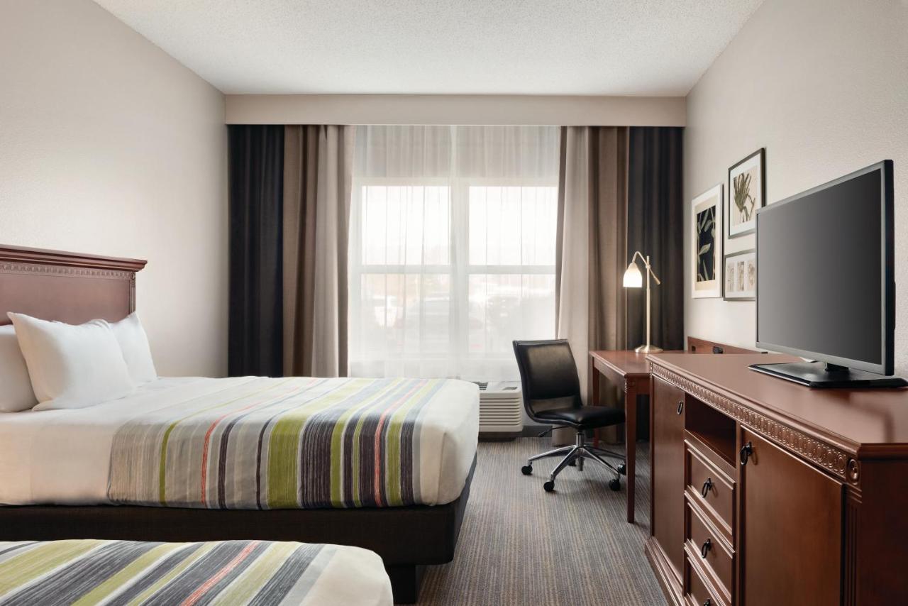 Queen Room with Two Queen Beds at Country Inn & Suites by Radisson, Marinette, WI