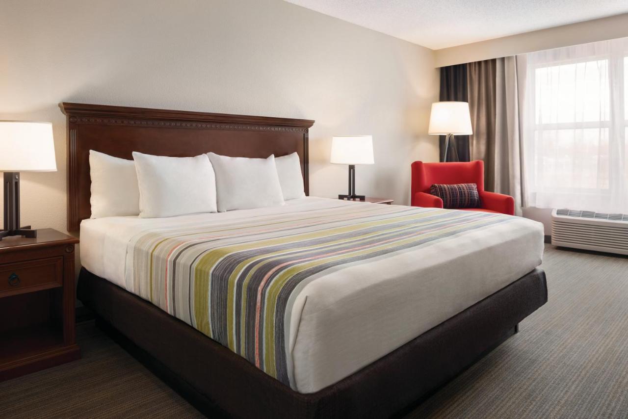 King Room - Disability Access/Non-Smoking at Country Inn & Suites by Radisson, Marinette, WI