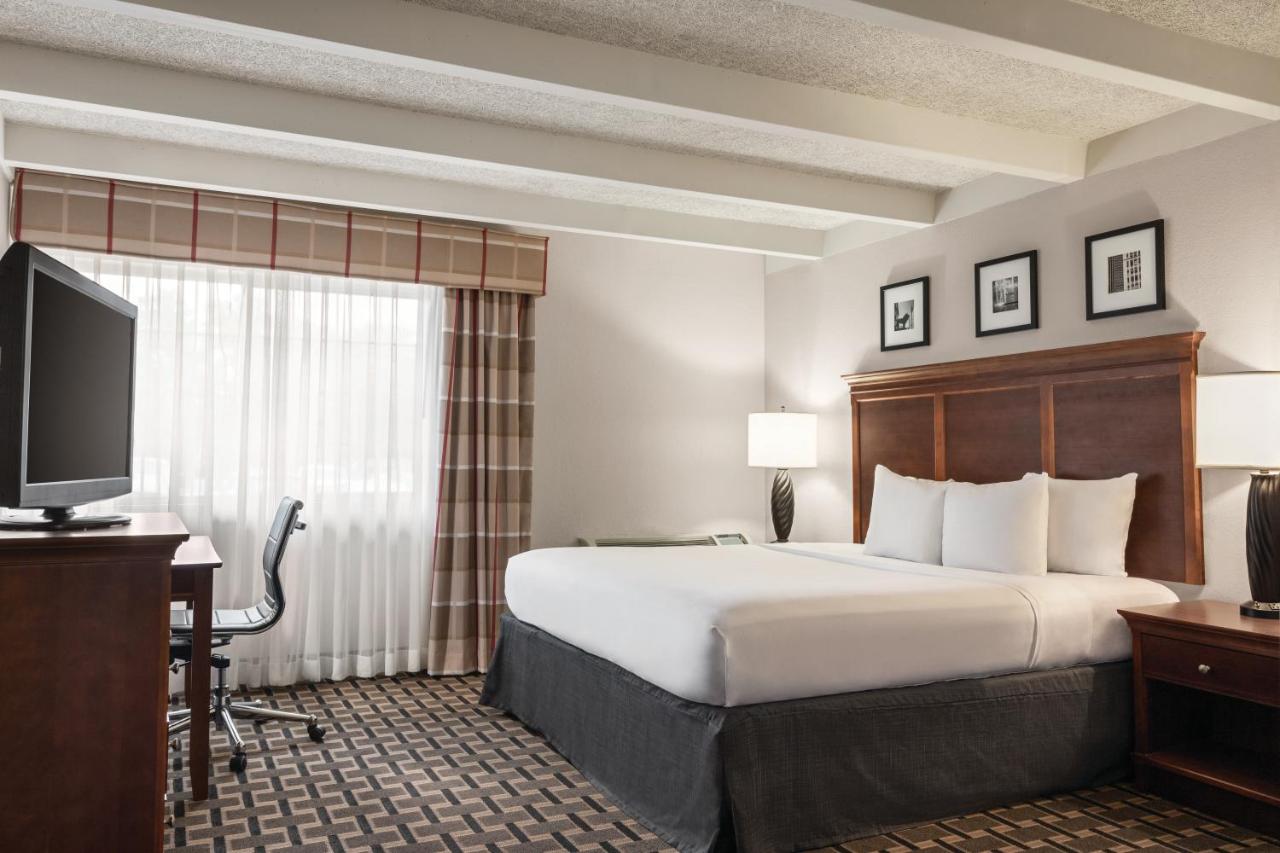 One-Bedroom King Suite with Sofa Bed - Non-Smoking at Country Inn & Suites by Radisson, Woodbury, MN