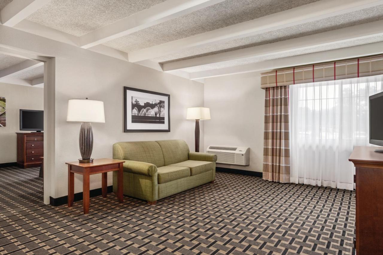 One-Bedroom King Suite with Sofa Bed - Non-Smoking at Country Inn & Suites by Radisson, Woodbury, MN