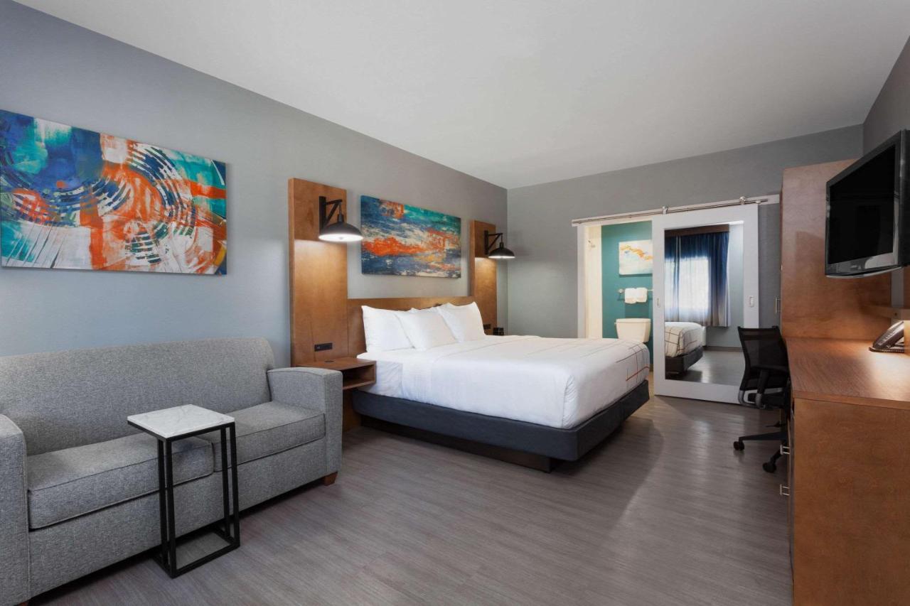 King Room - Disability Access at La Quinta Inn & Suites by Wyndham Ft. Myers-Sanibel Gateway