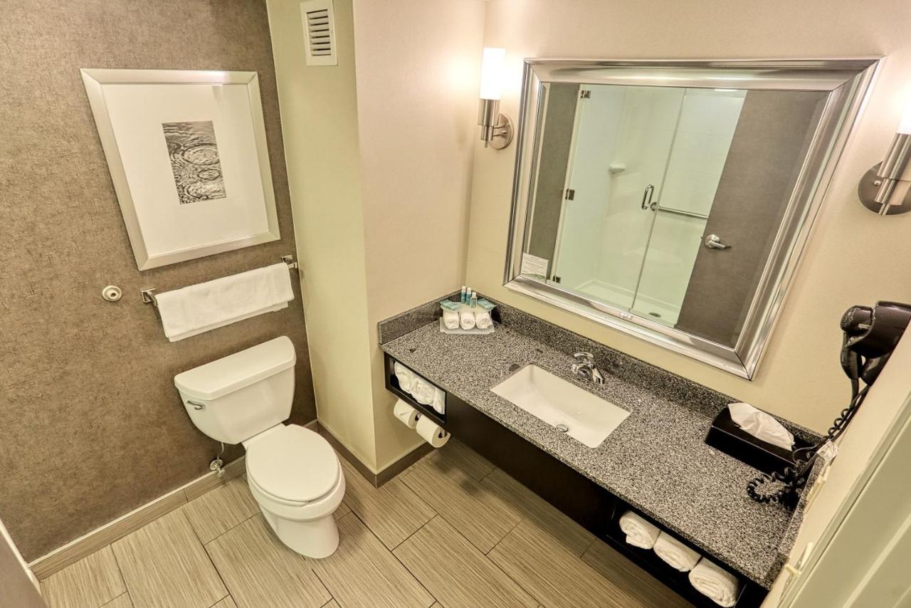 Queen Room with Two Queen Beds - Non Smoking at Holiday Inn Express Hotel & Suites Batavia - Darien Lake by IHG