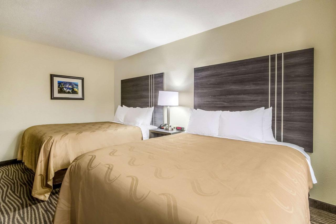 Queen Room with Two Queen Beds at Quality Inn & Suites North Lima - Boardman