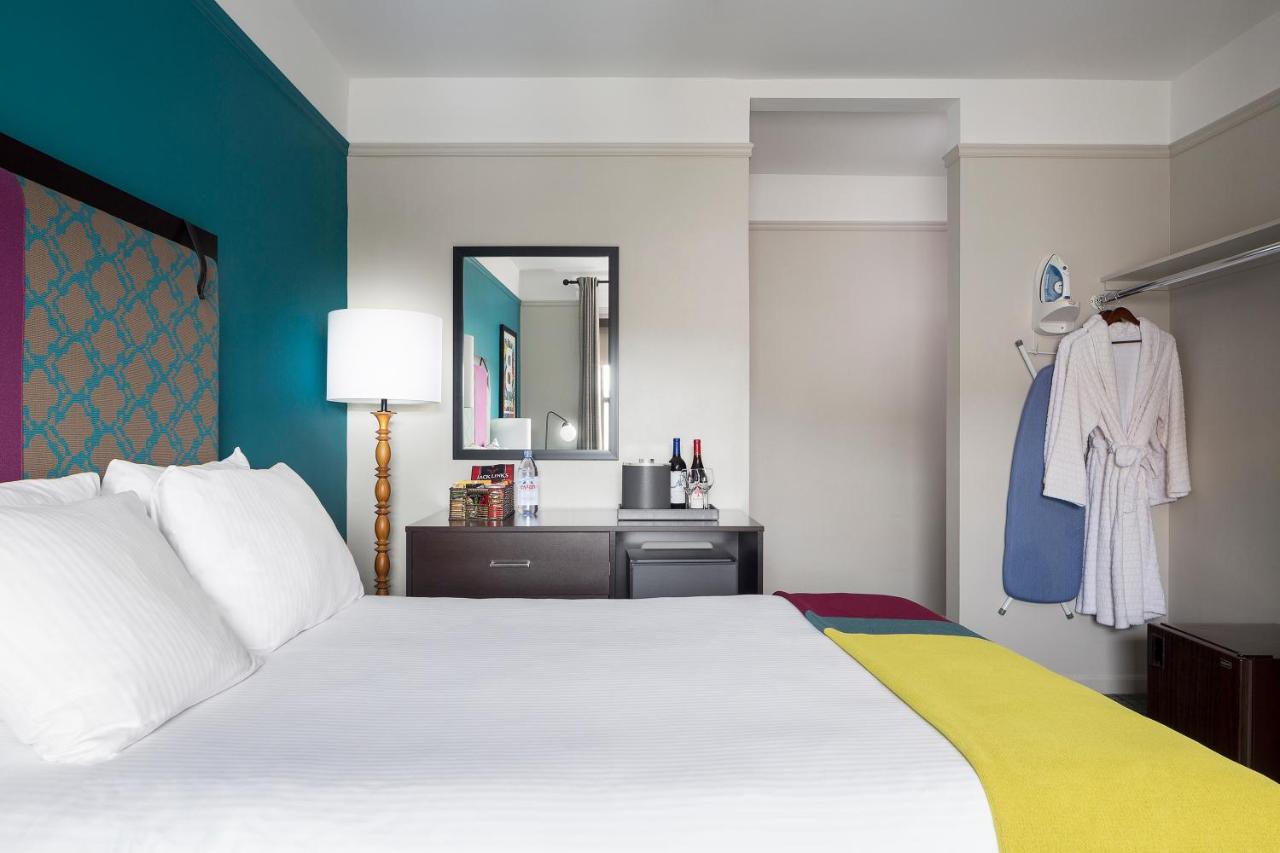 Queen Room at City Suites Hotel