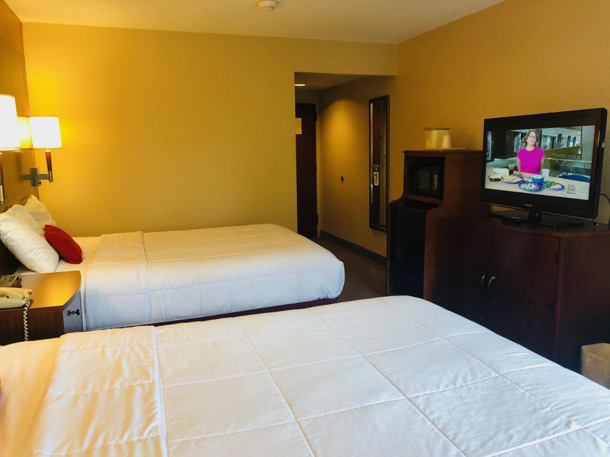 Standard Room with Two Beds at Hotel M Mount Pocono