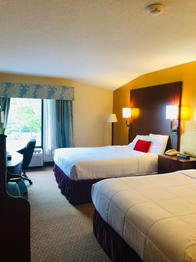 Standard Room with Two Beds at Hotel M Mount Pocono