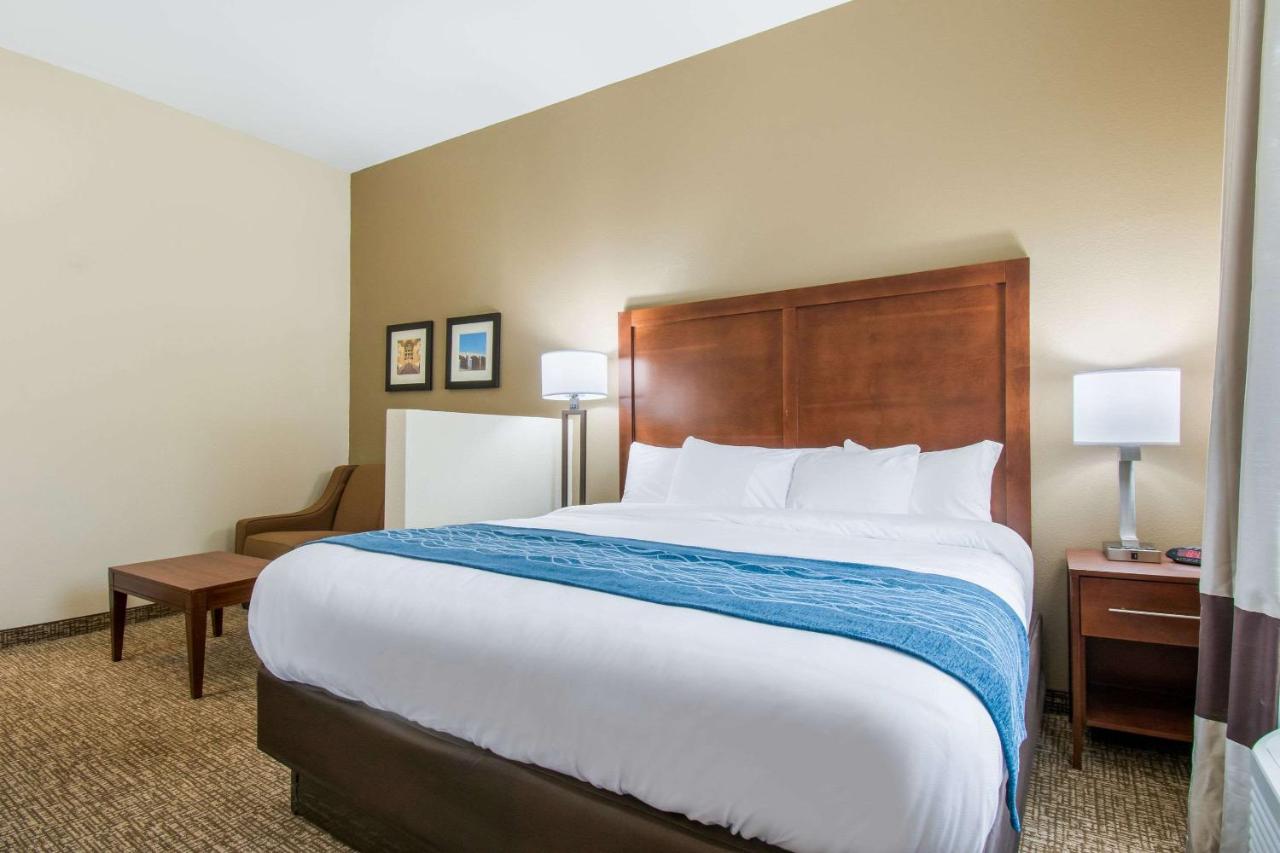 Efficiency King Room - Accessible/Non-Smoking at Comfort Inn & Suites Harrisburg - Hershey West