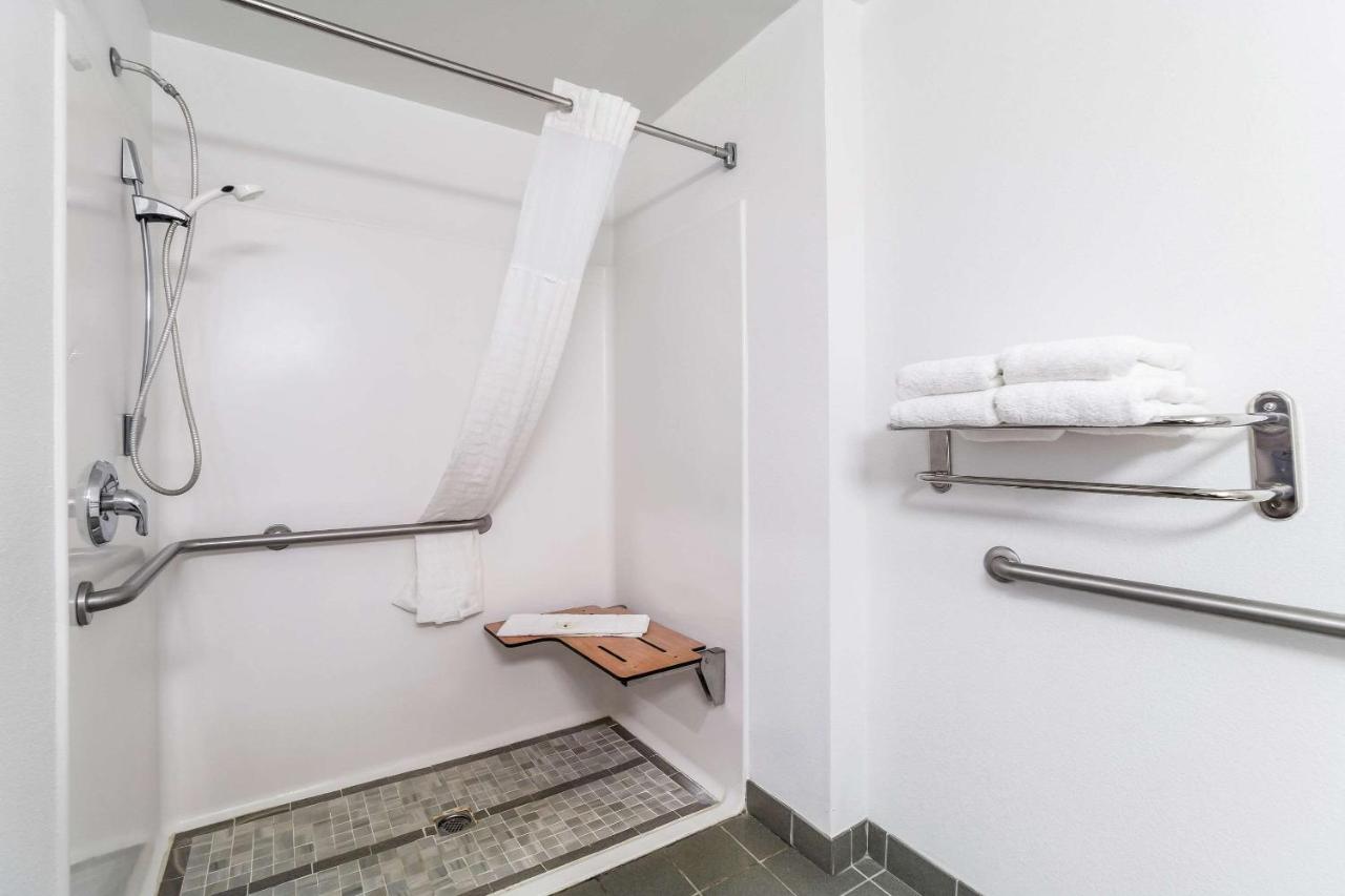 King Room - Accessible/Non-Smoking at Quality Inn & Suites Augusta I-20