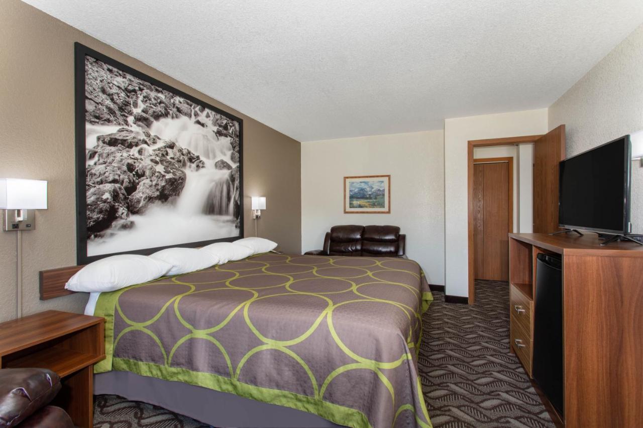 King Room - Non-Smoking at Super 8 by Wyndham Dubois