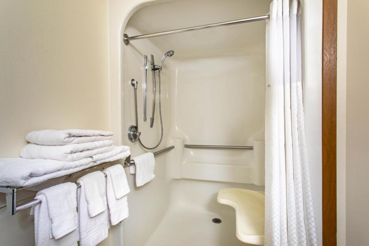 Queen Room - Mobility Access/Non-Smoking at Super 8 by Wyndham Dubois