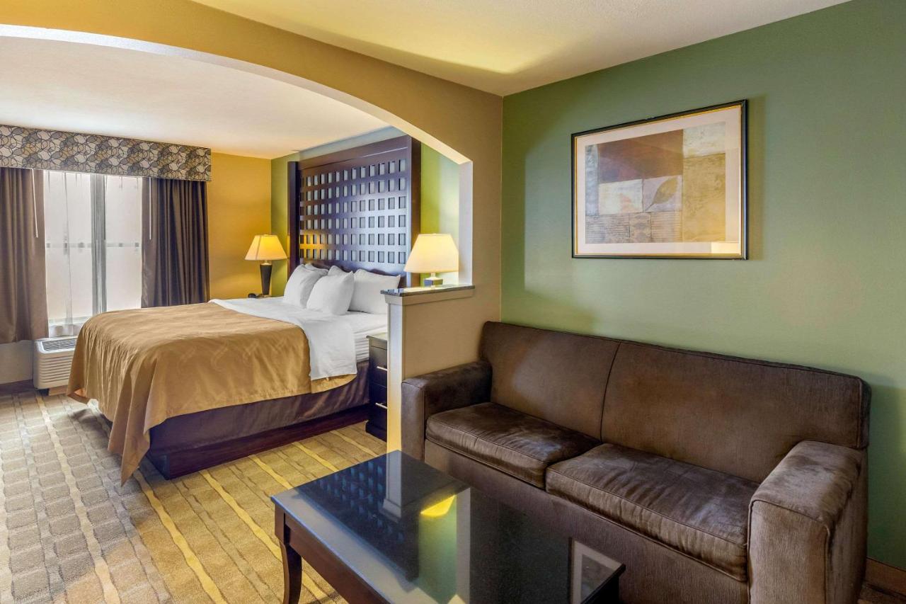 King Suite - Non-Smoking at Quality Suites Sherman