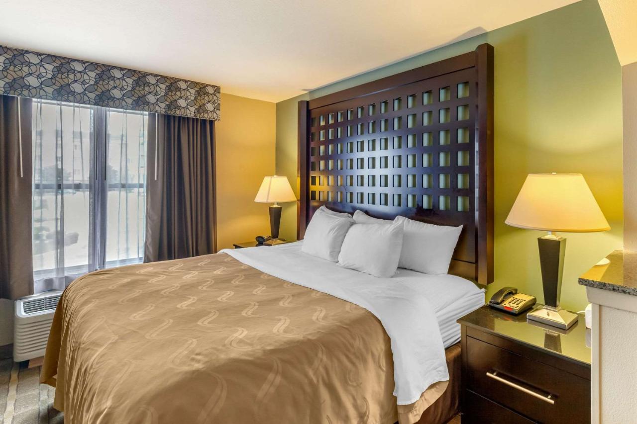 King Suite - Non-Smoking at Quality Suites Sherman