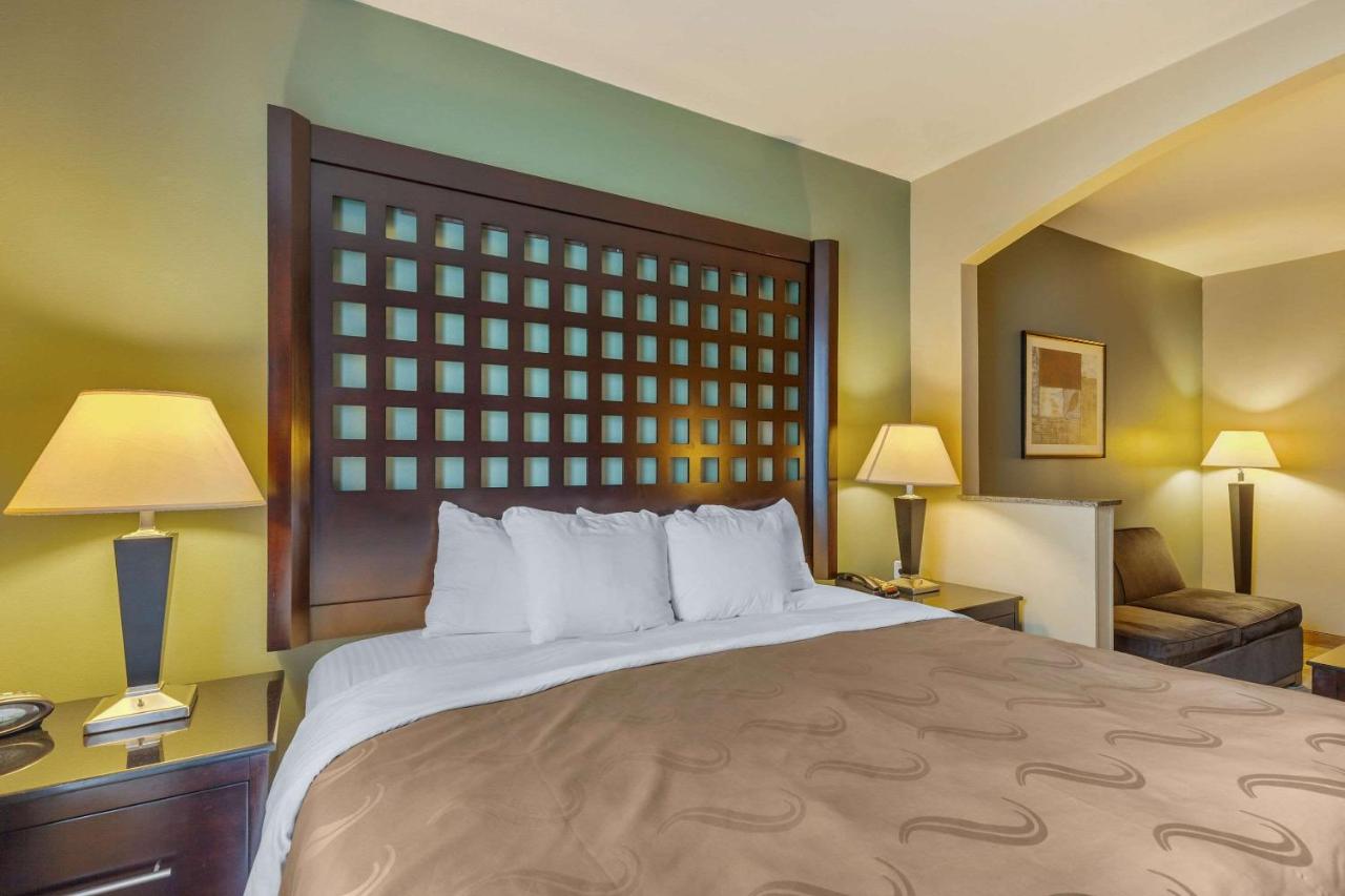 King Suite at Quality Suites Sherman