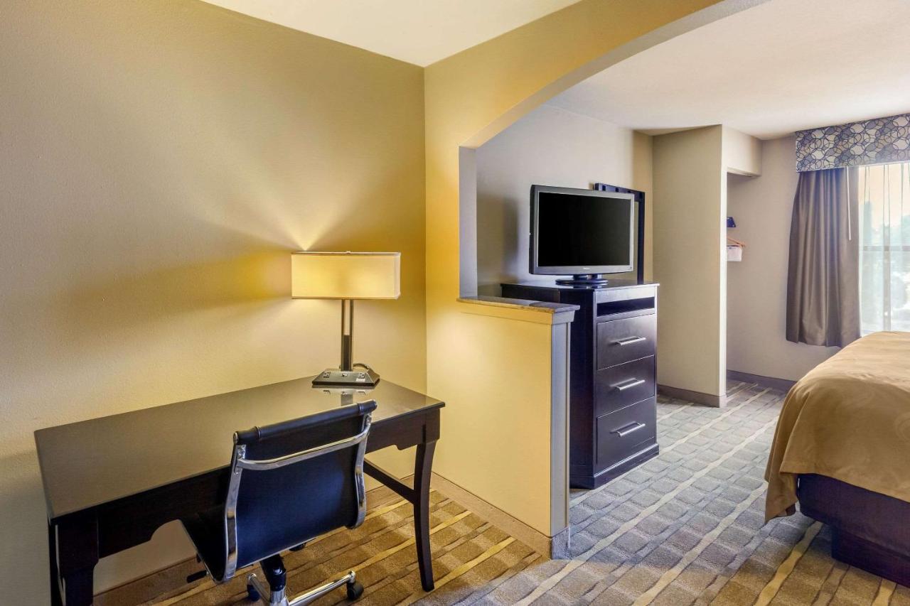 King Suite - Non-Smoking at Quality Suites Sherman