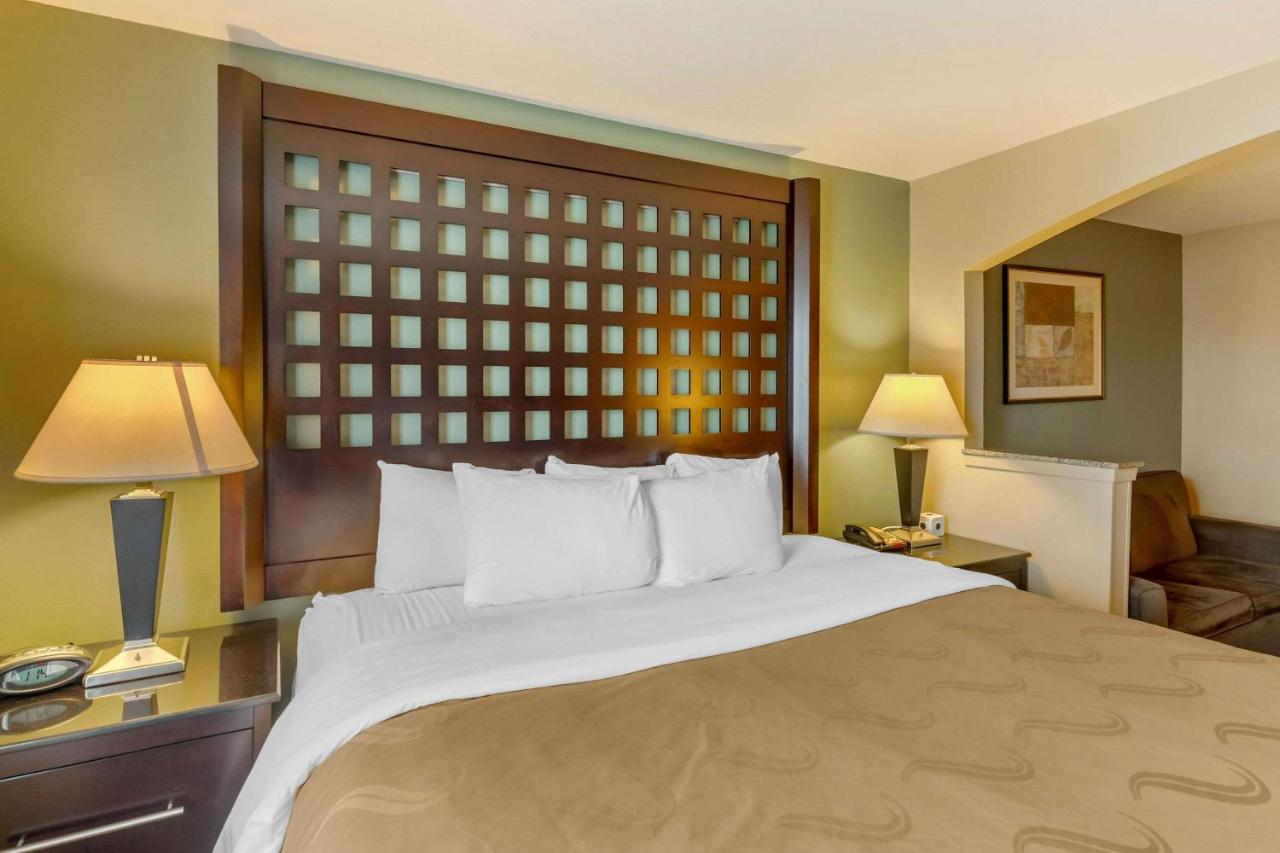 King Suite - Non-Smoking at Quality Suites Sherman