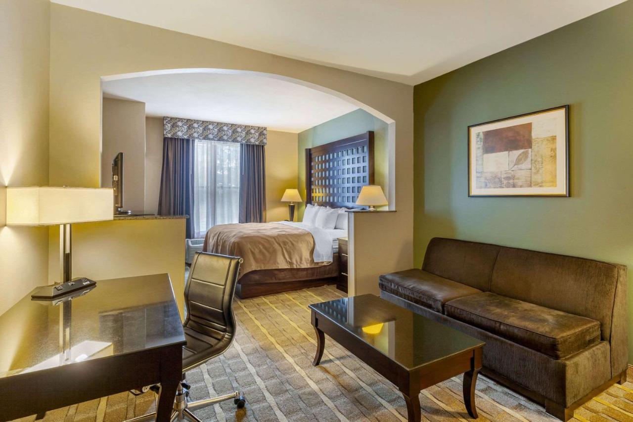 King Suite at Quality Suites Sherman