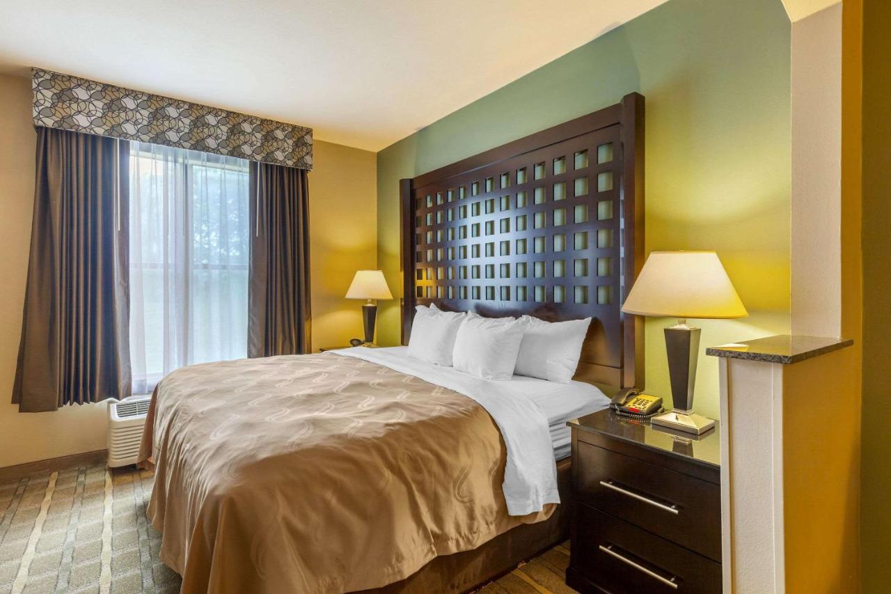 King Suite at Quality Suites Sherman