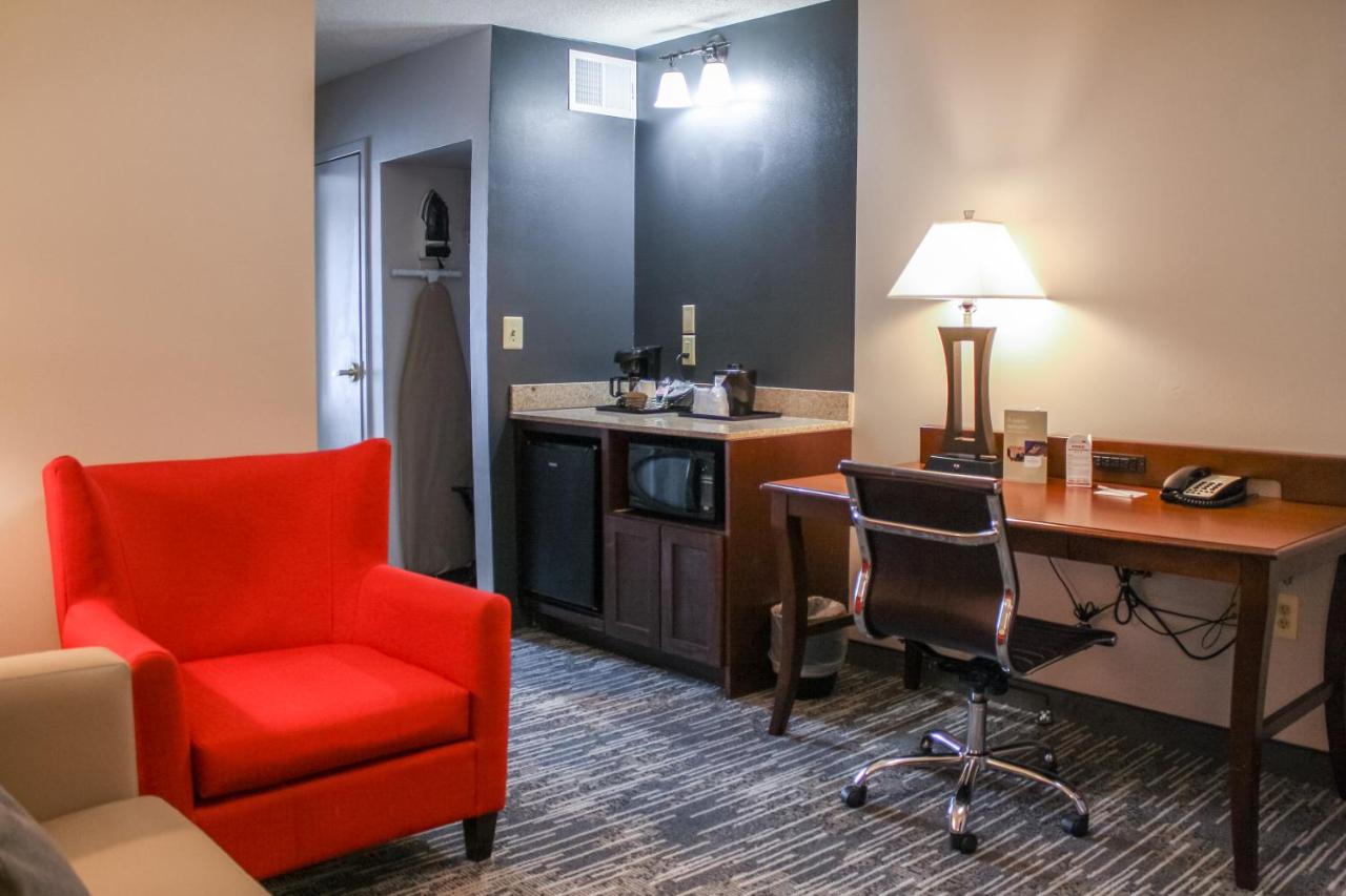 One-Bedroom King Suite - Non-Smoking at Country Inn & Suites by Radisson, Washington Dulles International Airport, VA