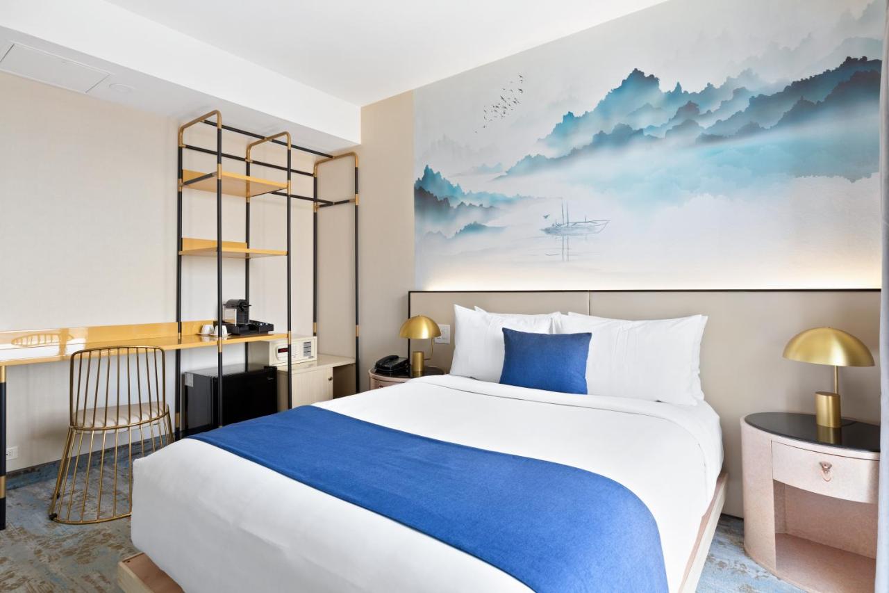Standard Queen Room at The Parc Hotel