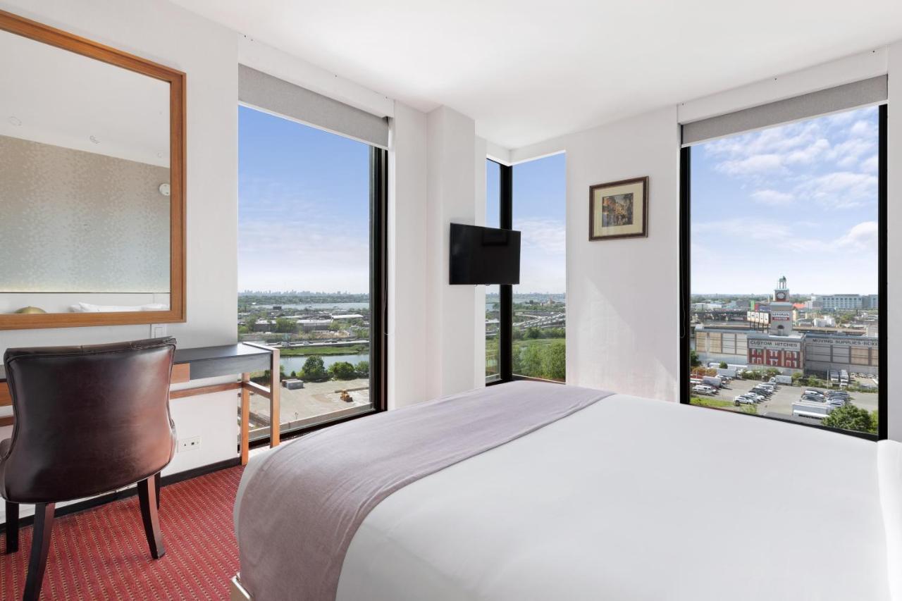 Queen Suite at The Parc Hotel