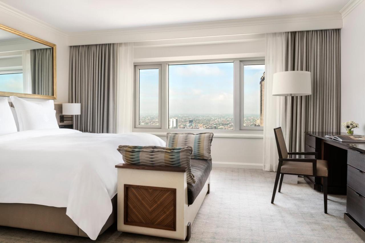 One-Bedroom KIng Suite - Accessible at Four Seasons Hotel Chicago