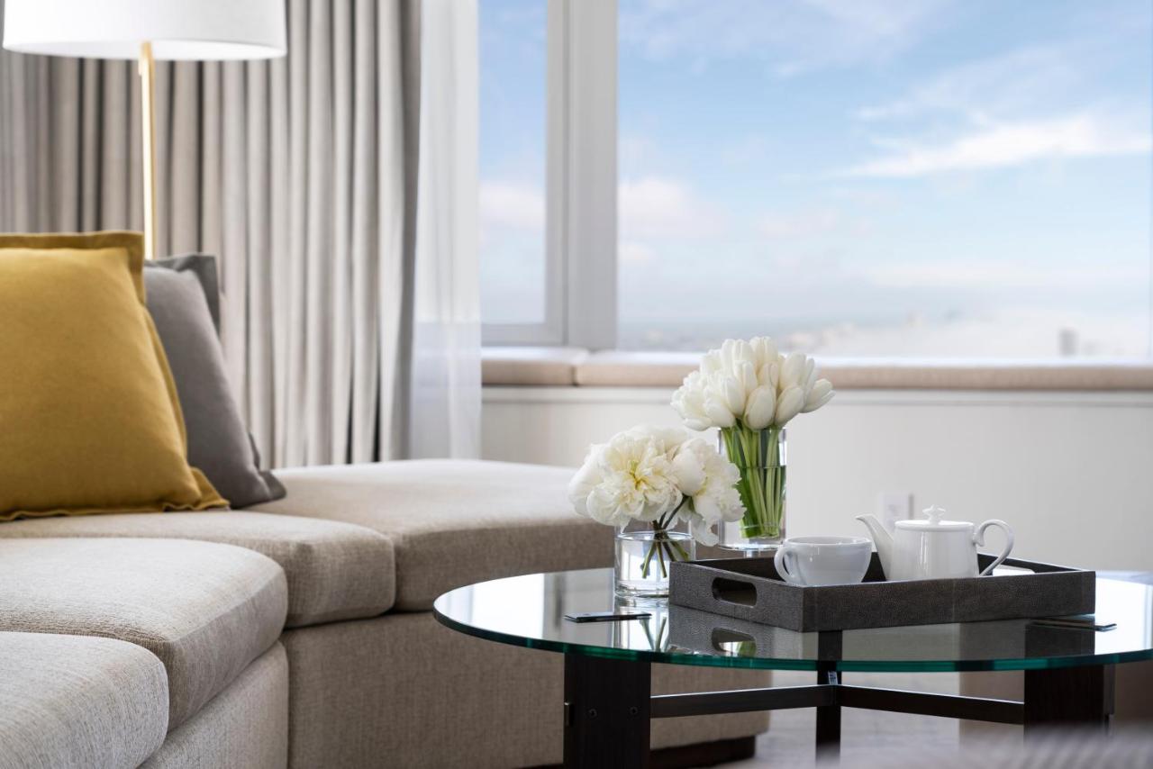 One-Bedroom KIng Suite - Accessible at Four Seasons Hotel Chicago