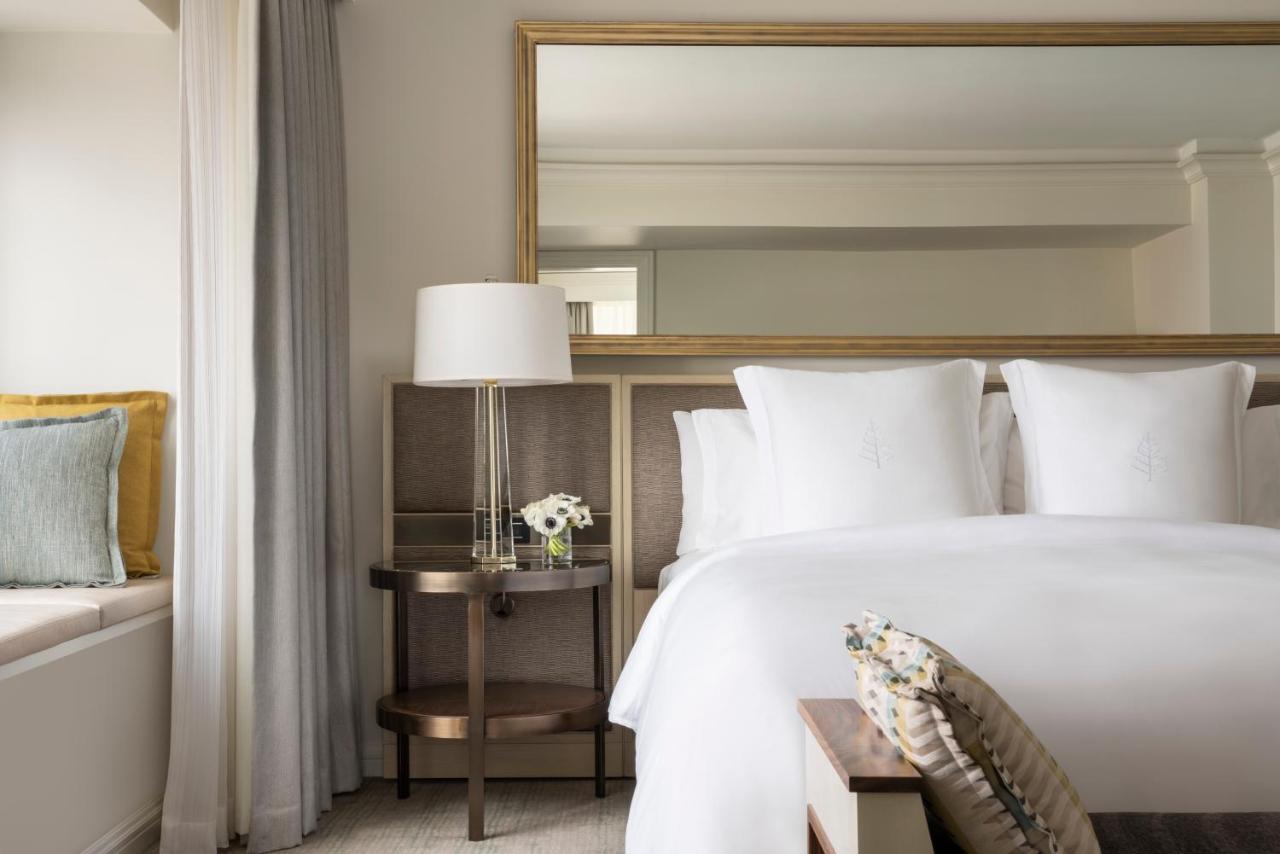 One-Bedroom KIng Suite - Accessible at Four Seasons Hotel Chicago