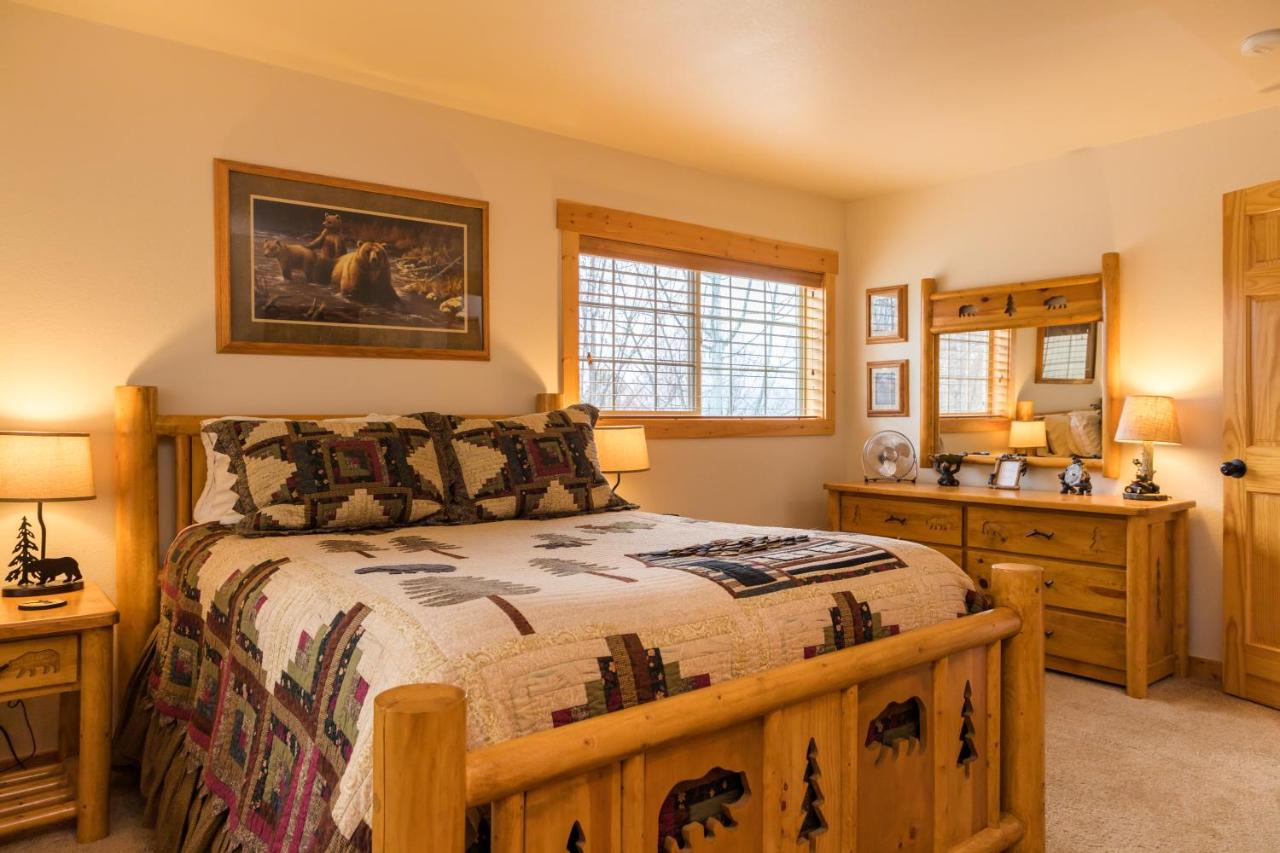 Two-Bedroom Vacation Rental at Running Y Ranch Vacation Home Rentals
