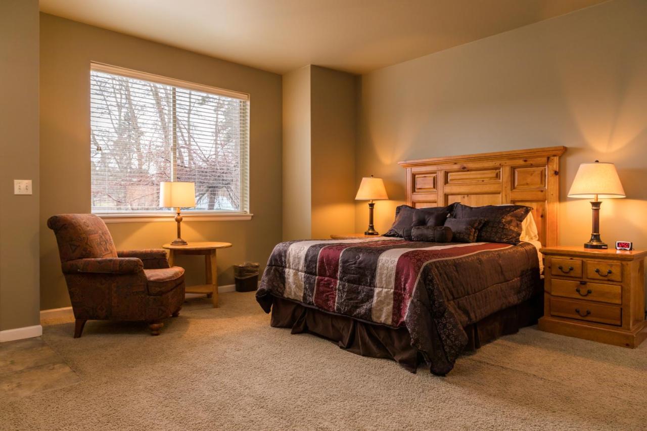 Two-Bedroom Vacation Rental at Running Y Ranch Vacation Home Rentals