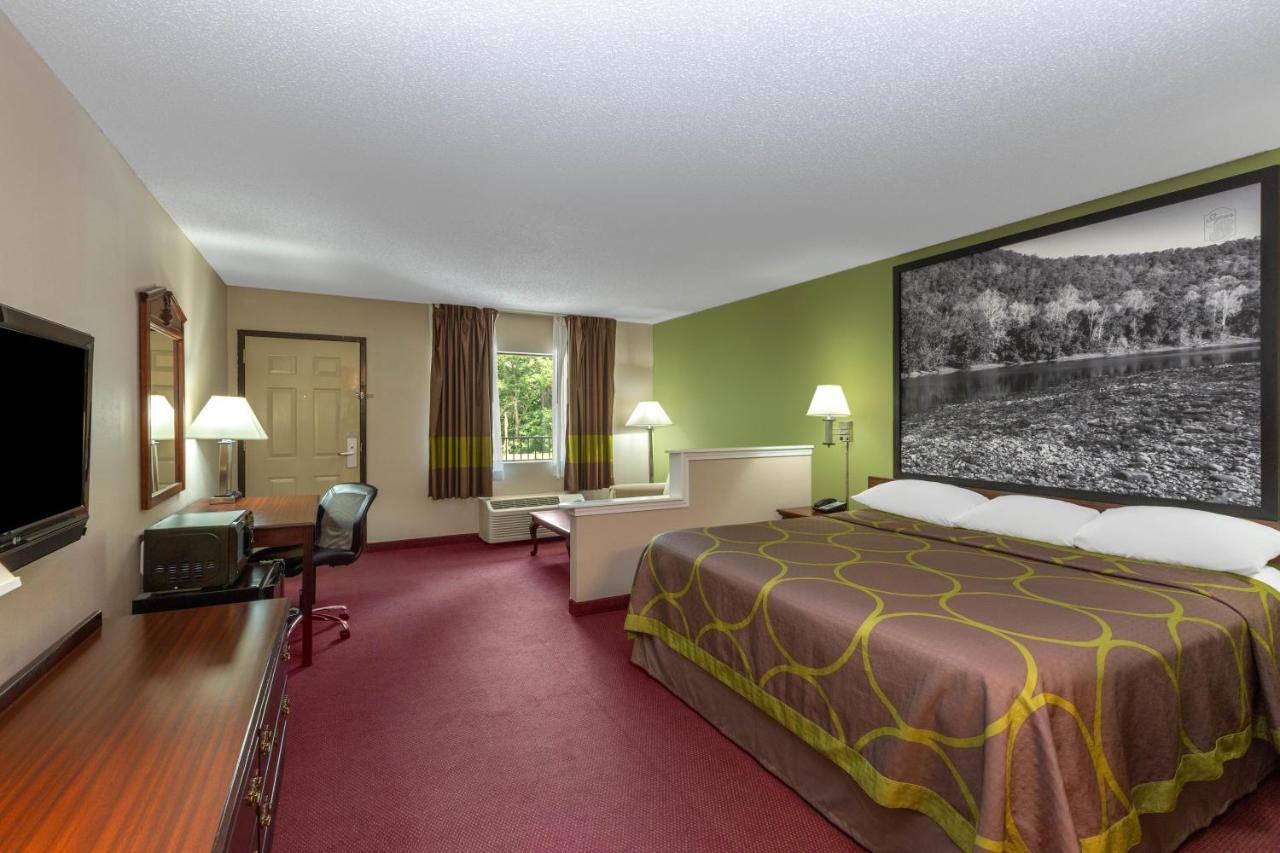 Deluxe King Studio Suite - Non-Smoking at Super 8 by Wyndham Eureka Springs