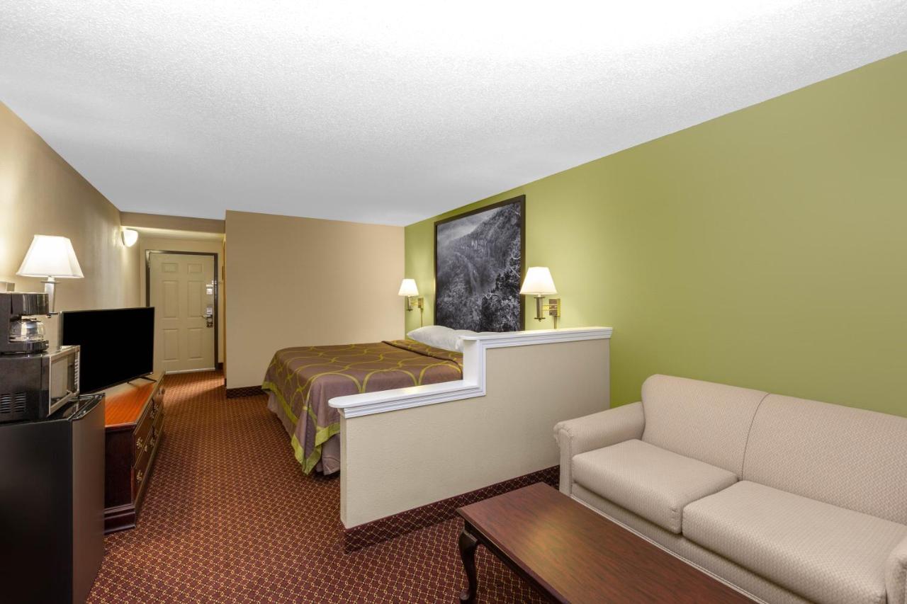 Deluxe King Studio Suite - Non-Smoking at Super 8 by Wyndham Eureka Springs