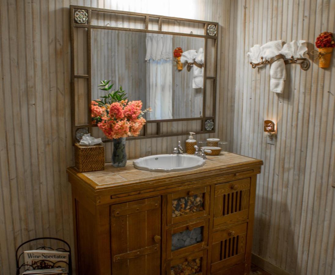 King Studio at Adobe Village Inn
