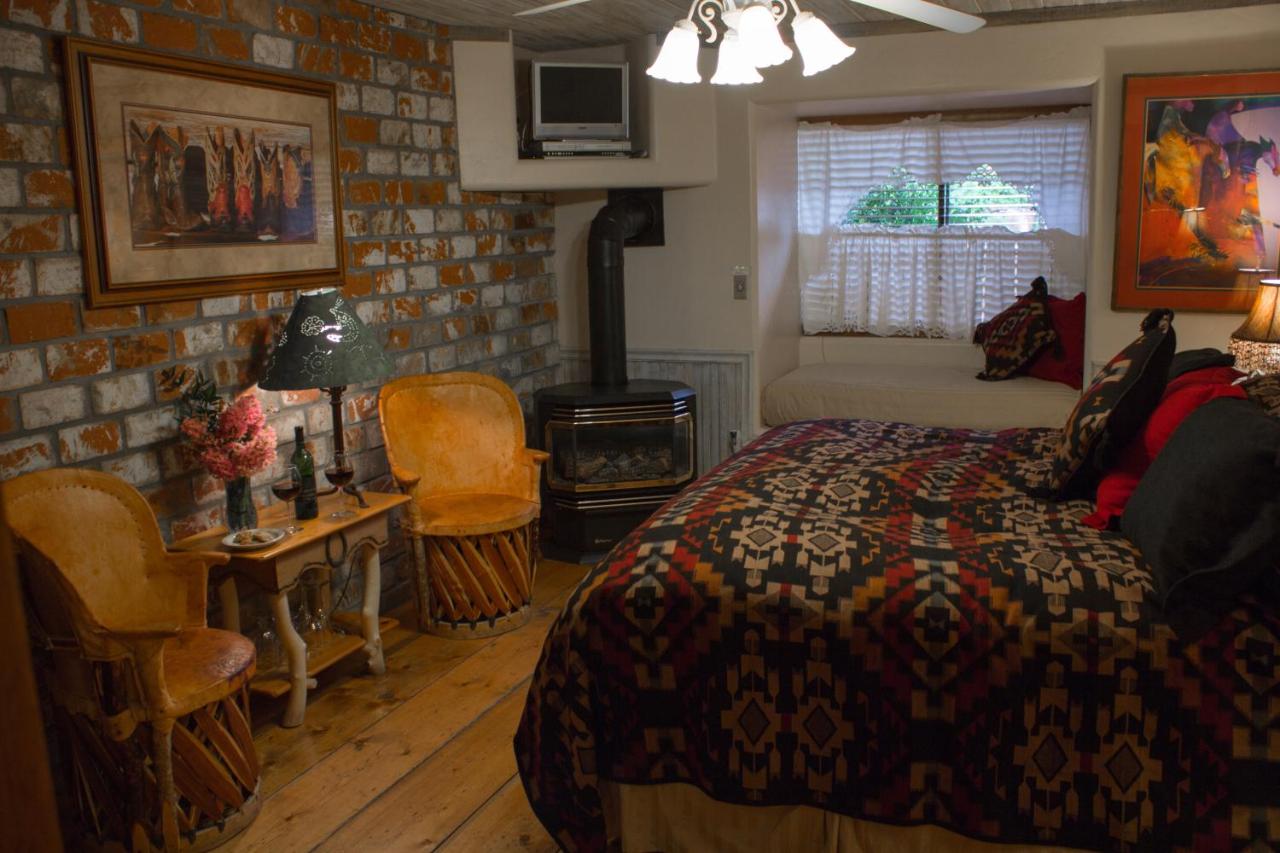 King Studio at Adobe Village Inn