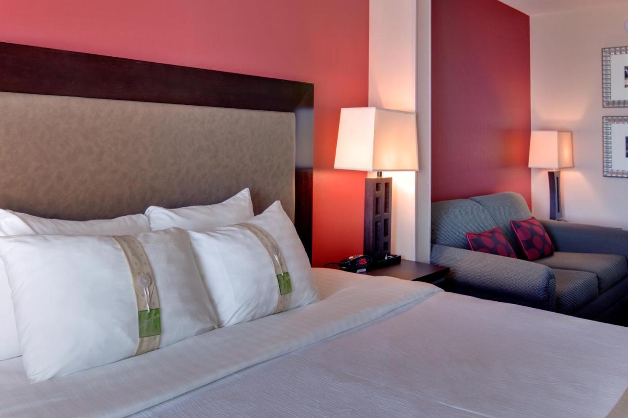 Executive King Suite at Holiday Inn & Suites Bakersfield by IHG