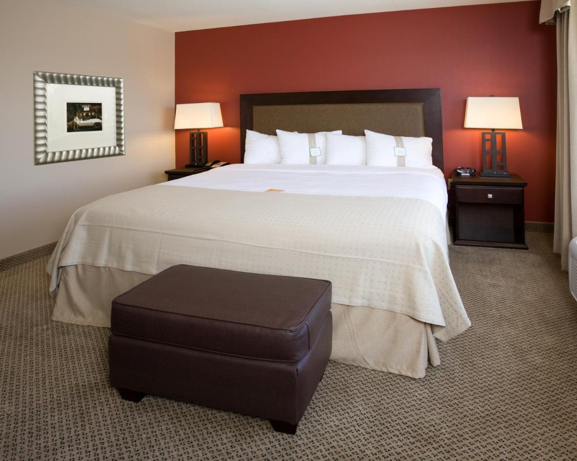 Executive King Suite at Holiday Inn & Suites Bakersfield by IHG